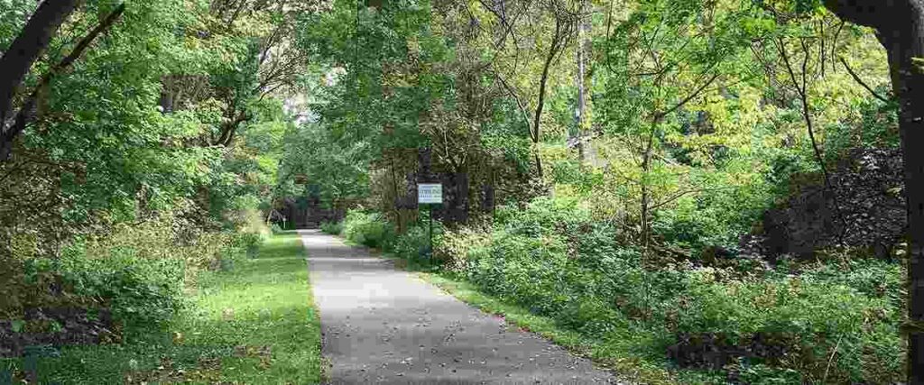 Bike Path & Sign at the Olentangy Trail