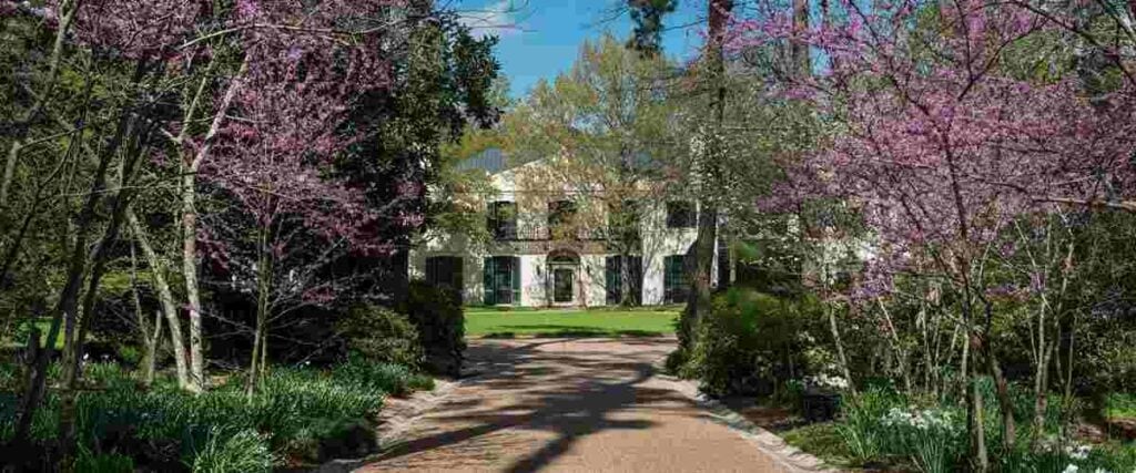 A beautiful mansion in the River Oaks Neighborhood.