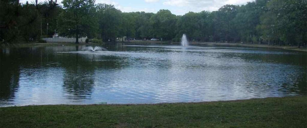 Saddle River County Park creek with fountain in the middle.