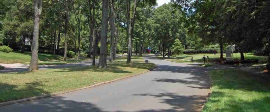 Paved path at Booty Loop.