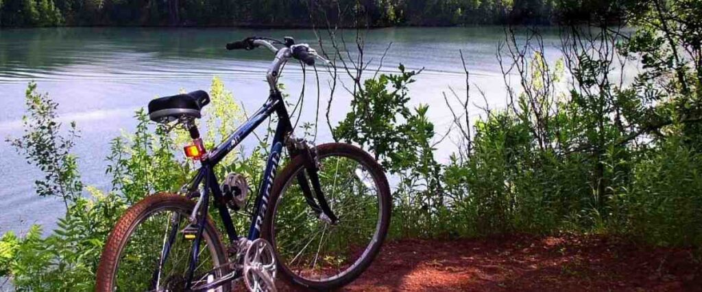 Mountain bike next to lake. 
