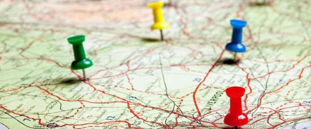 A map with 4 different color pins to plan a travel or fitness route.
