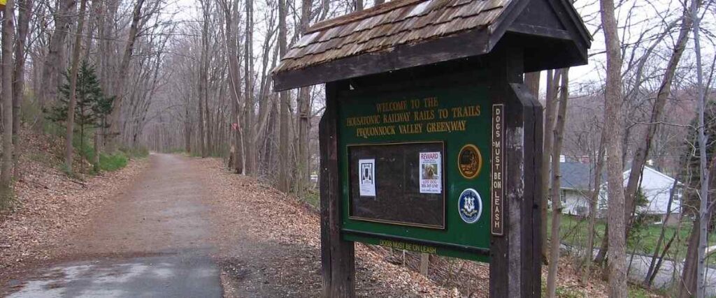Sign to the entrance of Pequonnock River Trail. 