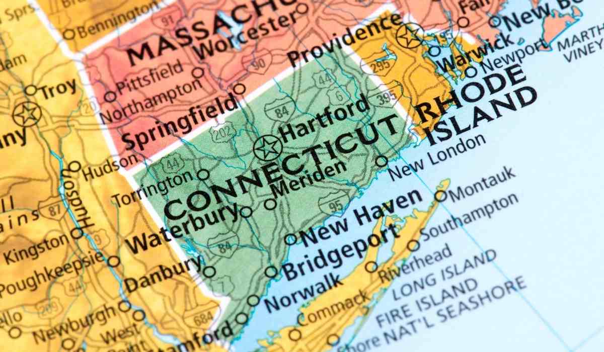 Map of the United States with a close up of the state of Connecticut. 