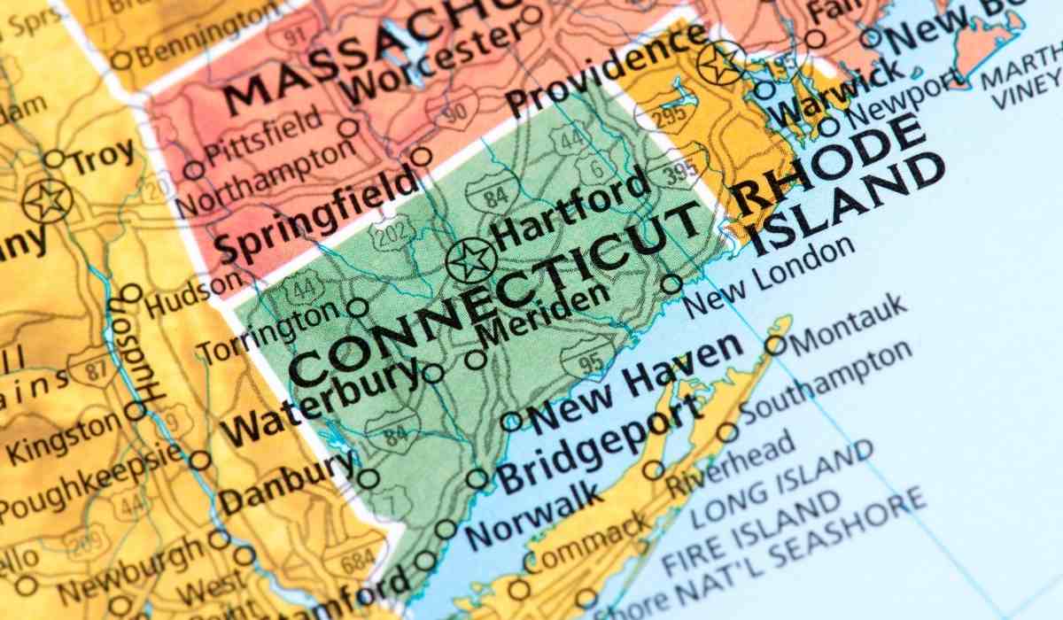 Map of the United States with a close up of the state of Connecticut.