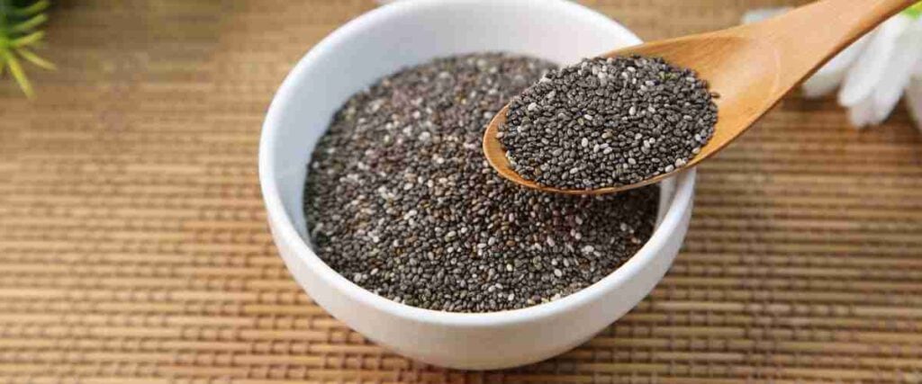 small bowls of chia seads