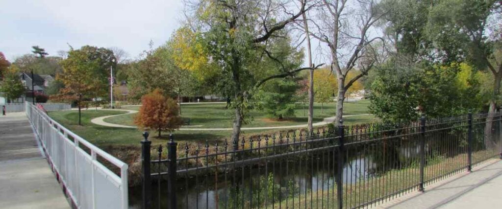 River walk at the Iroquois Park 